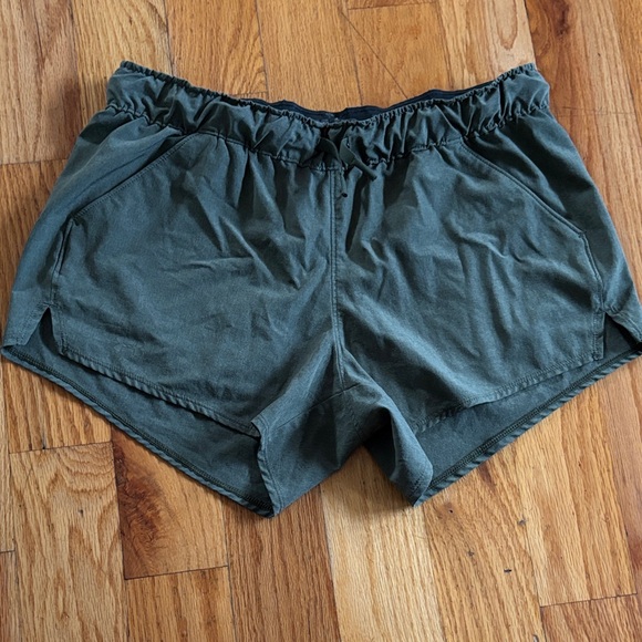 Under Armour Dark Green Women's Athletic Shorts - Picture 1 of 2